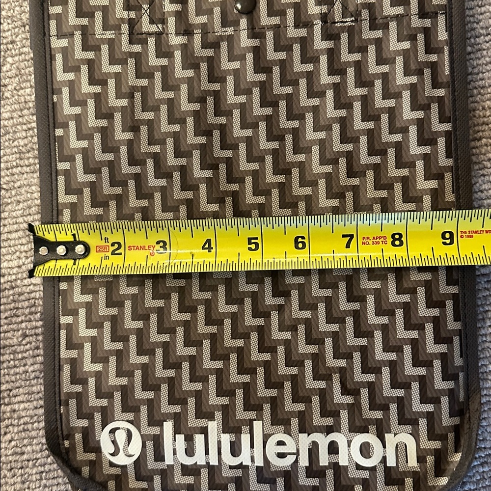 NEW🤩LULULEMON GRAY SMALL TOTE BAG WITH SNAP CLOSURE AND WHITE LOGO - Picture 6 of 8